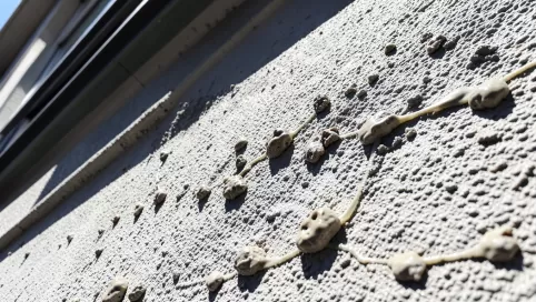 czym szlifować klej na elewacji