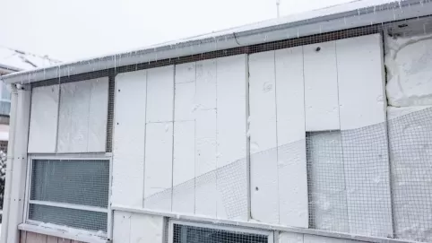 Gruntowanie elewacji po ociepleniu