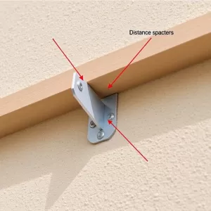 Jak przymocować belkę do elewacji przez styropian